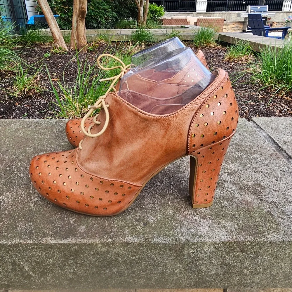 Miz Mooz Oxford Heels Womens 9 Tan‎ Leather Perforated Lace Up Block Heel Bootie
